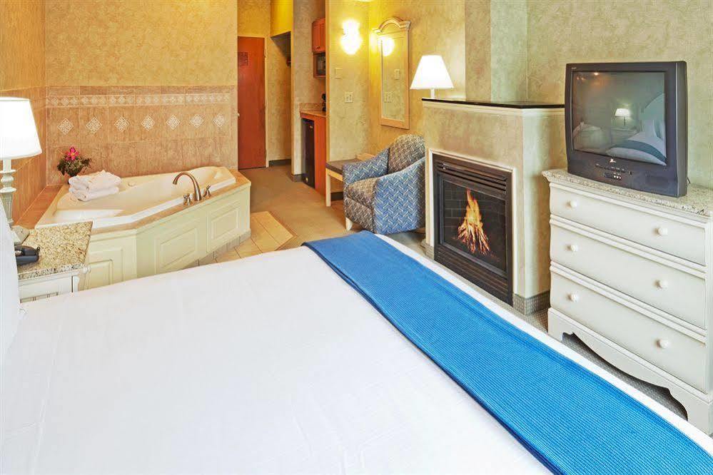Holiday Inn Express Hotel & Suites Boston - Marlboro By Ihg Hudson Екстериор снимка